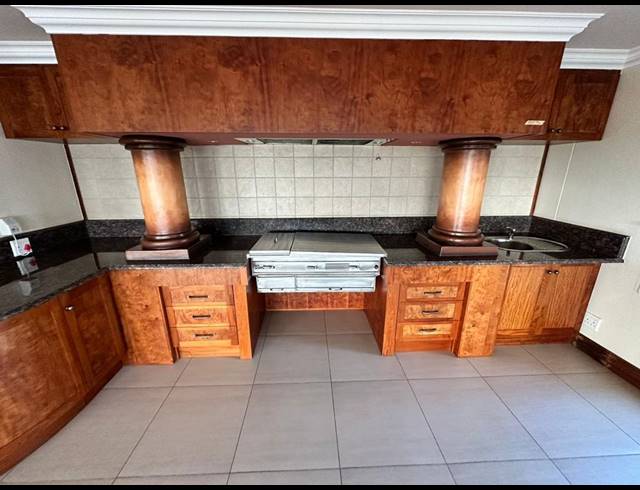 6 BEDROOM HOUSE FOR SALE IN BIRDWOOD ESTATE